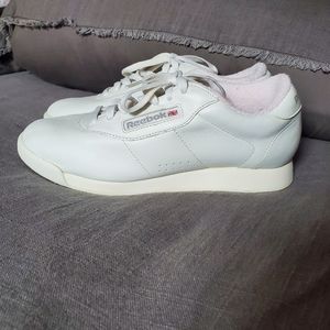 Reebok Womens white vintage sneakers sz 8.5